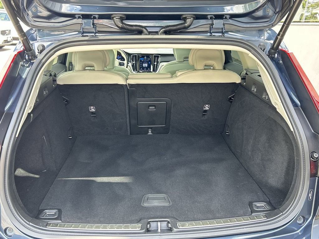 Certified 2023 Volvo V60 B5 Cross Country Plus AWD/4WD image 27