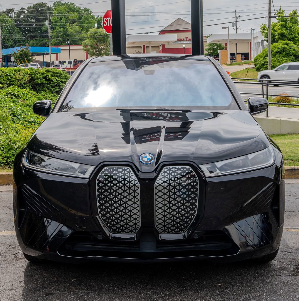Used 2024 BMW iX xDrive50 w/ Premium Package AWD/4WD image 2