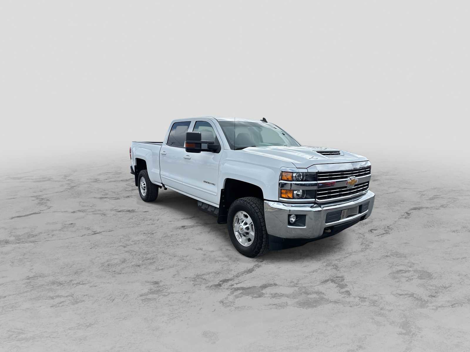 Used 2018 Chevrolet Silverado 2500 LT image 2