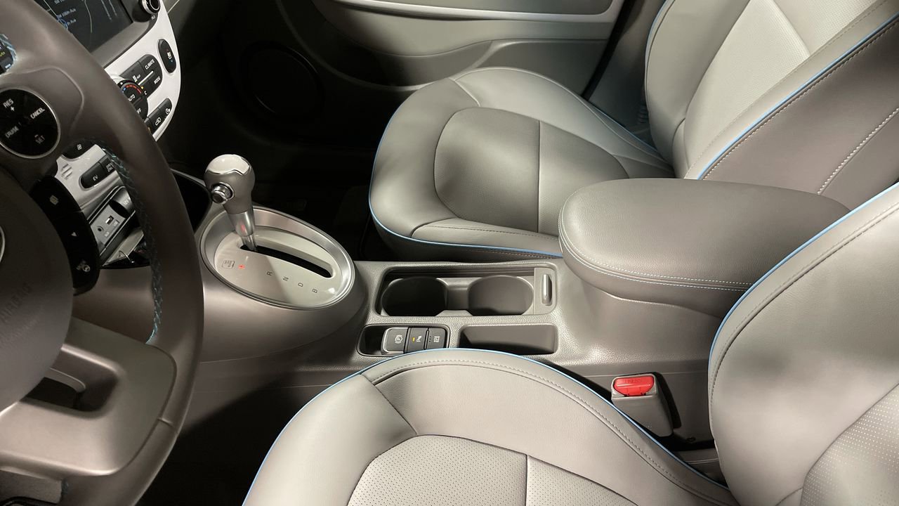 Used 2018 Kia Soul EV + FWD image 30