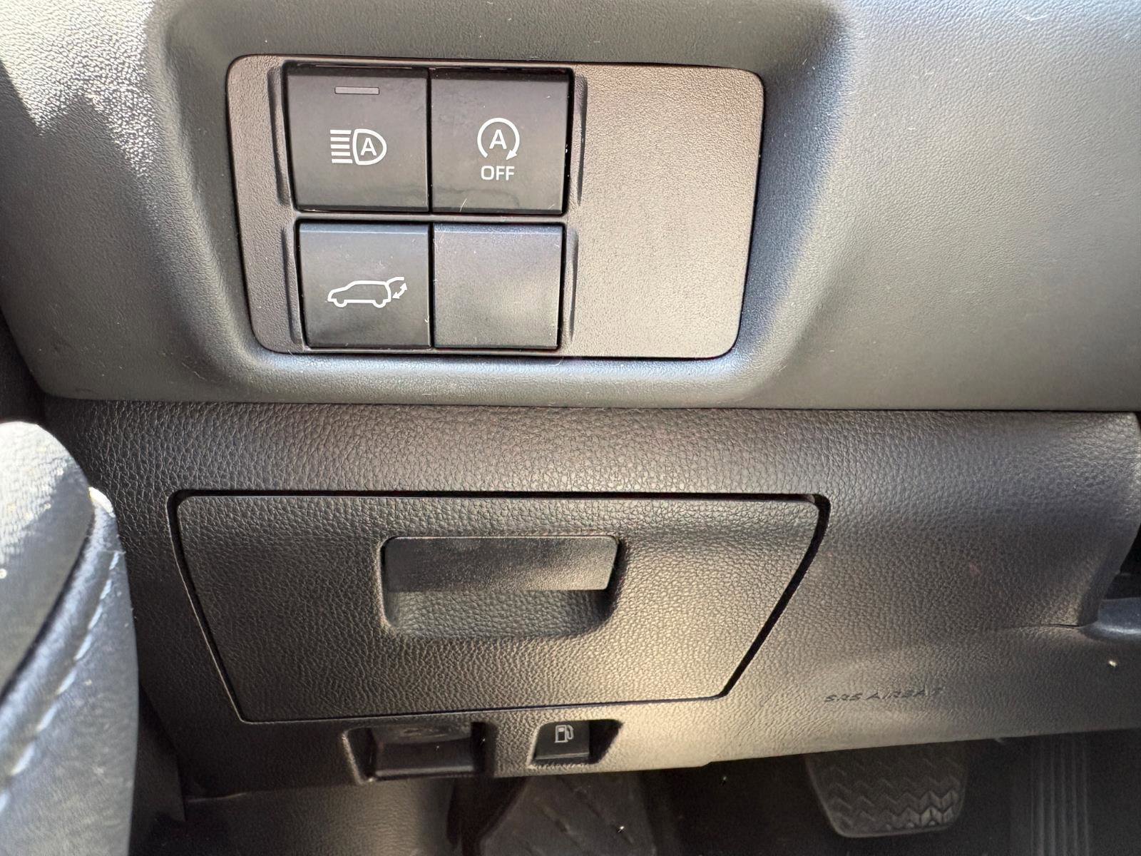 Used 2024 Toyota Highlander LE FWD image 31