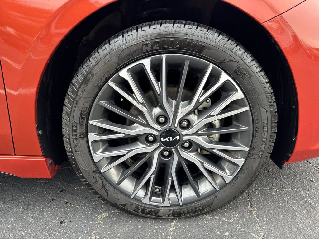 Used 2023 Kia Forte GT-Line w/ GT-Line Premium Package image 2