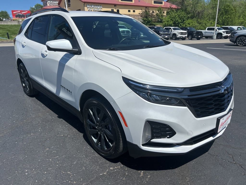 Used 2023 Chevrolet Equinox RS w/ RS Leather Package FWD image 3