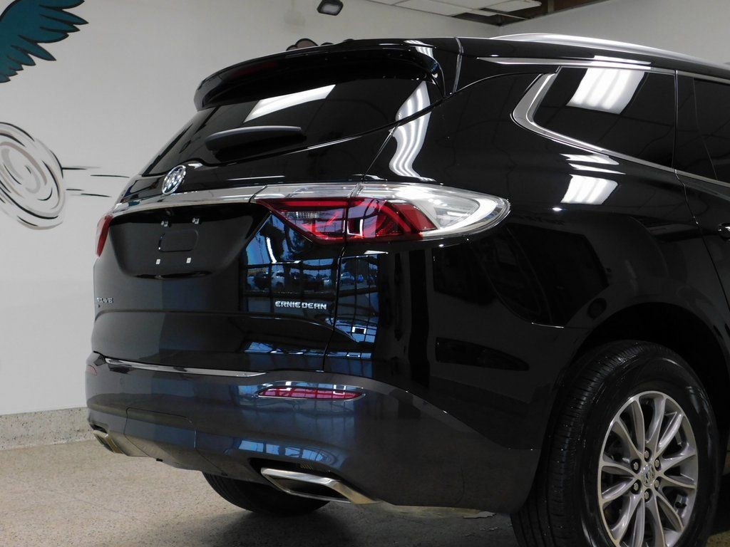 Used 2024 Buick Enclave Essence image 88