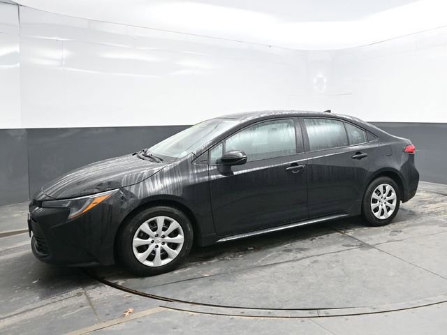 Used 2023 Toyota Corolla LE FWD image 3