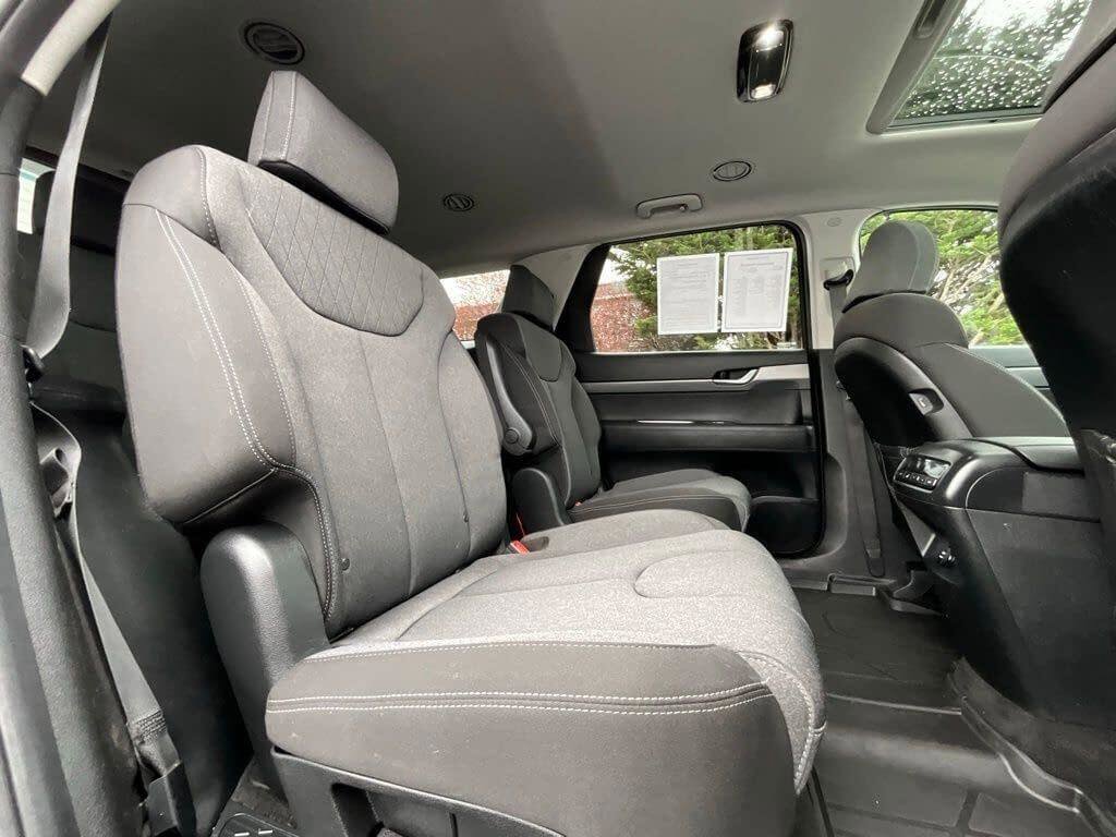 Used 2022 Hyundai Palisade SEL w/ Winter Package image 13