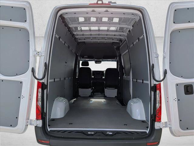 Used 2024 Mercedes-Benz Sprinter 2500 image 6