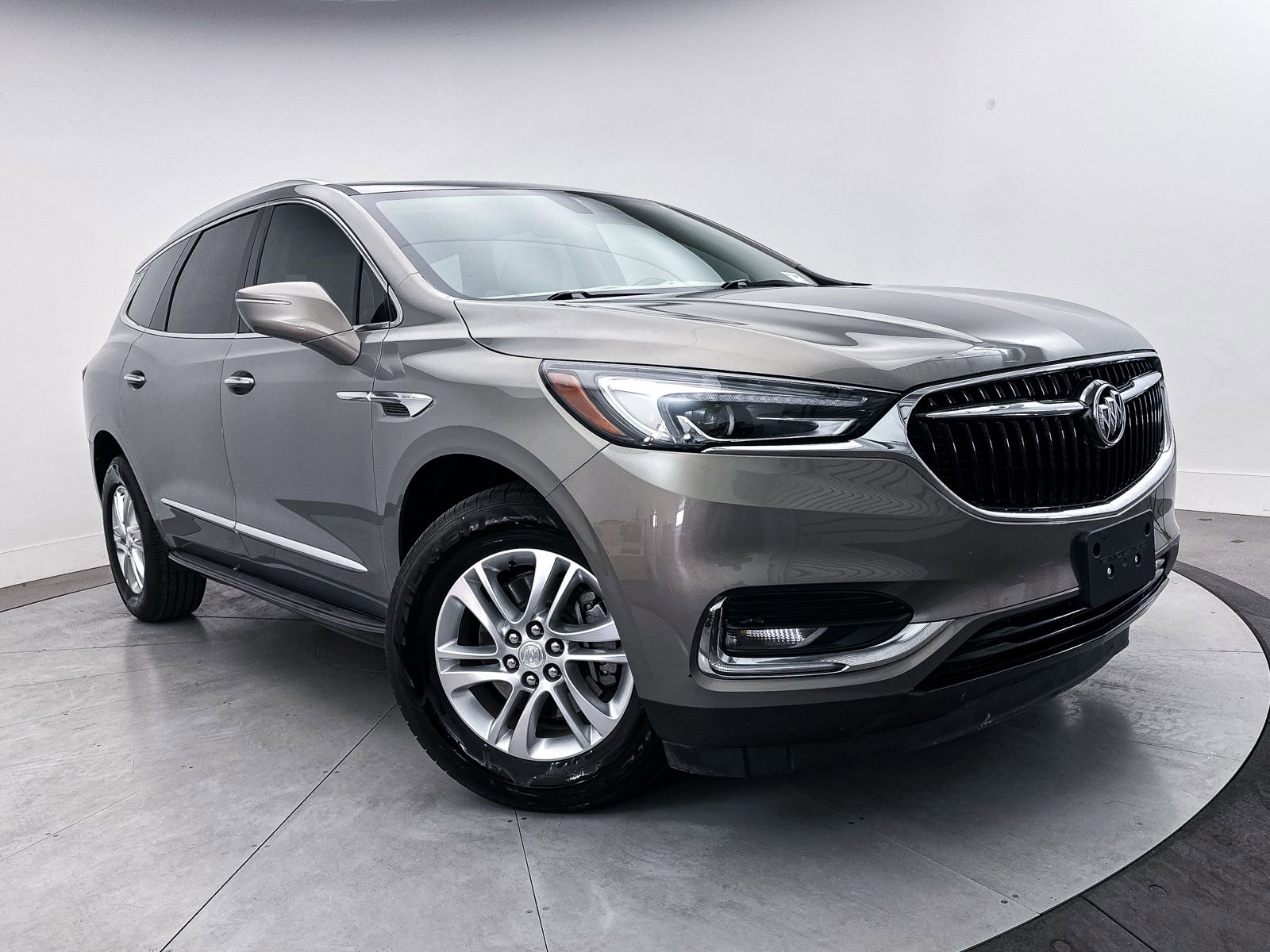 Used 2018 Buick Enclave Essence AWD/4WD image 1