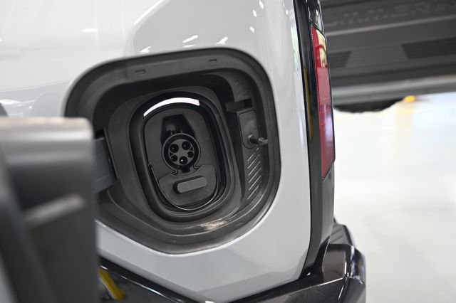 New 2026 GMC Hummer EV SUV w/ LPO, Dark Essentials Package AWD/4WD image 8