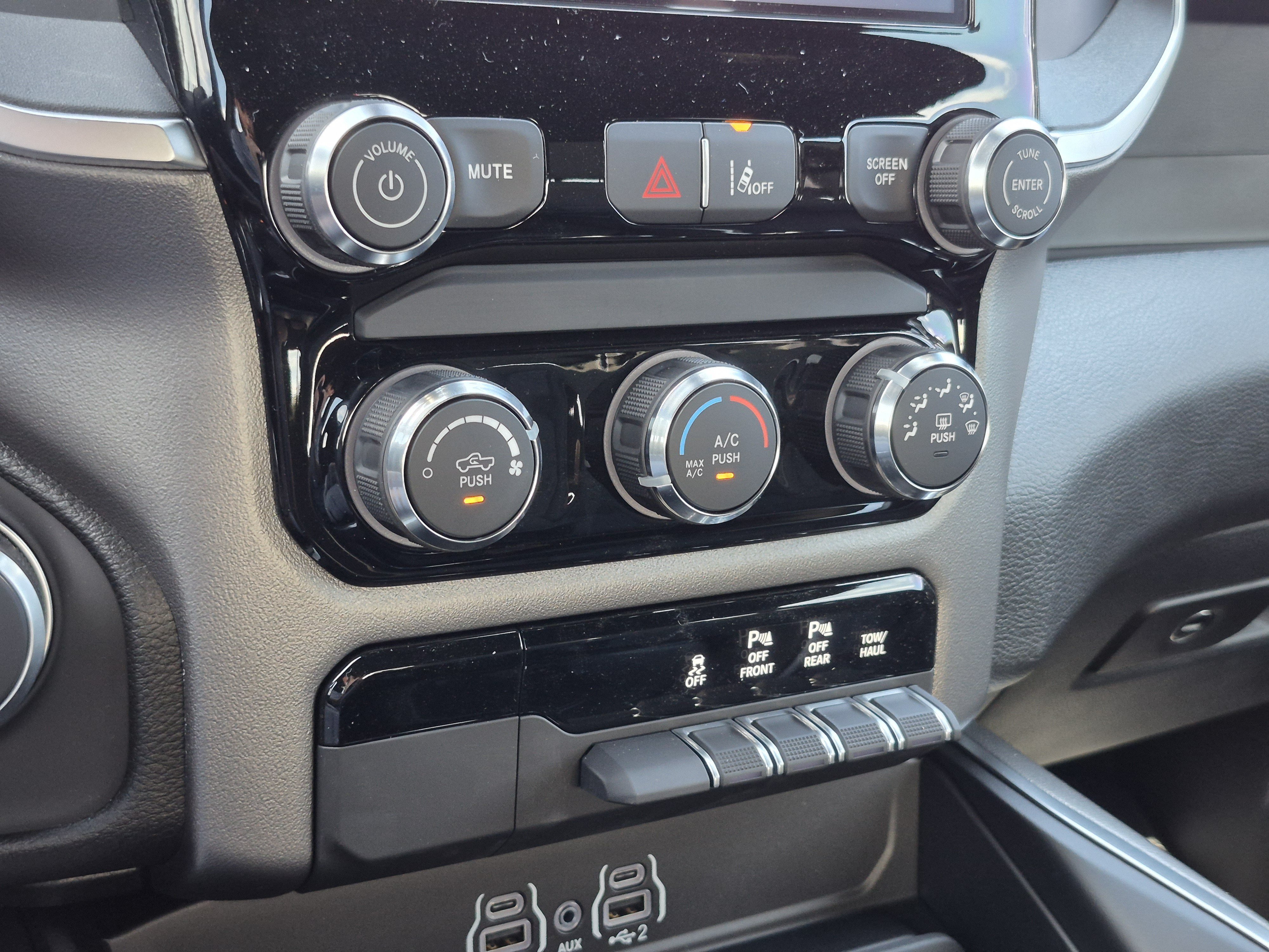 New 2026 RAM 1500 Express AWD/4WD image 22