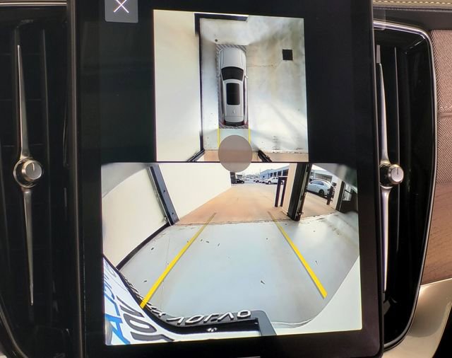 New 2026 Volvo XC90 B5 Plus w/ Protection Package Premier AWD/4WD image 16