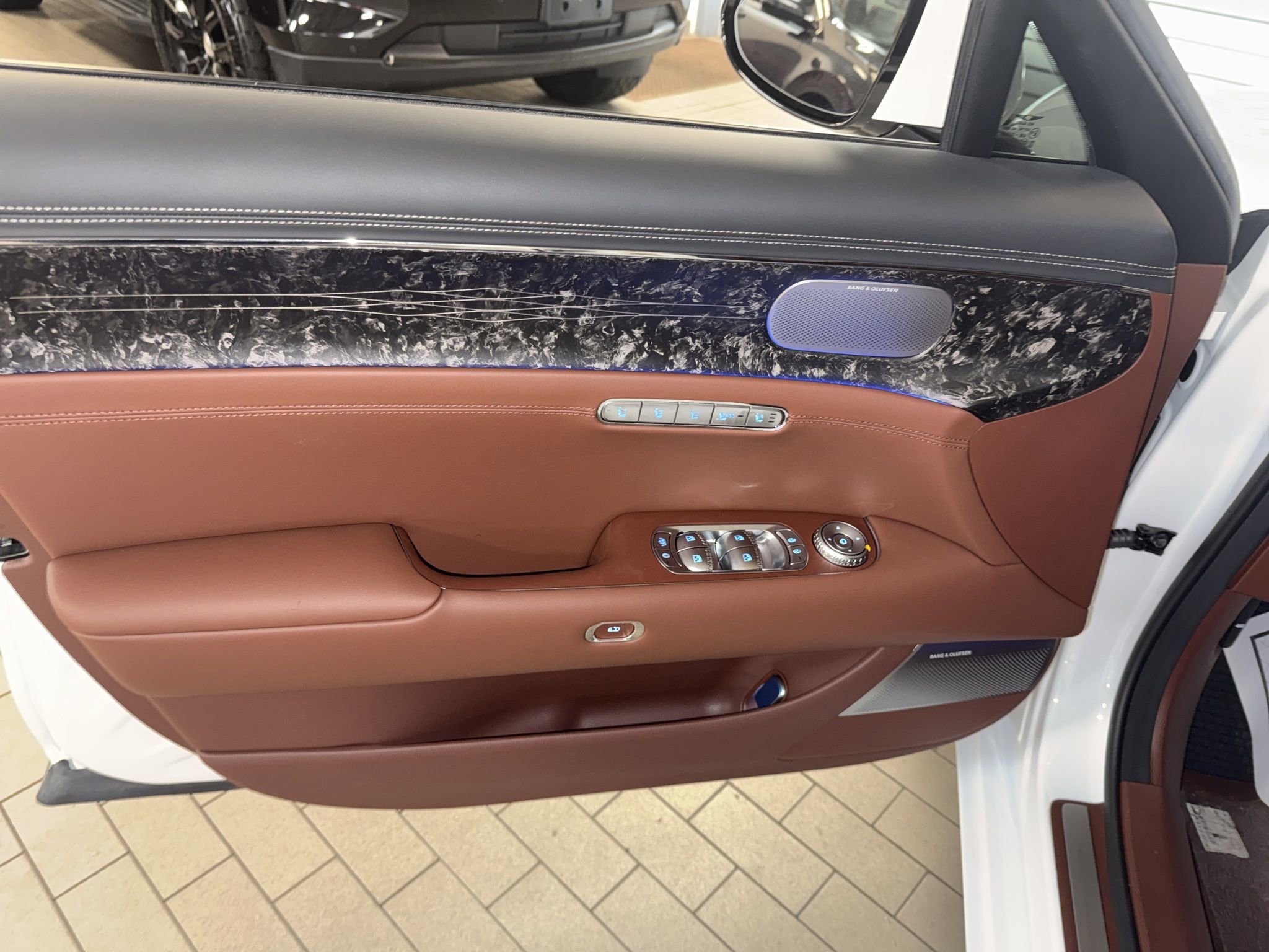 Used 2025 Genesis G90 3.5T image 32