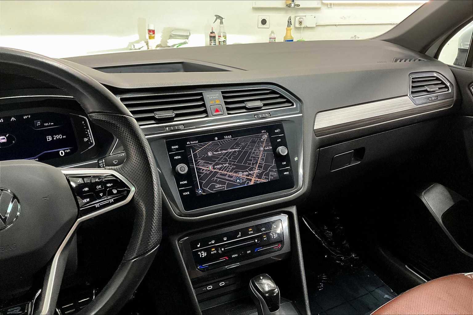 Used 2022 Volkswagen Tiguan SEL R-Line image 9