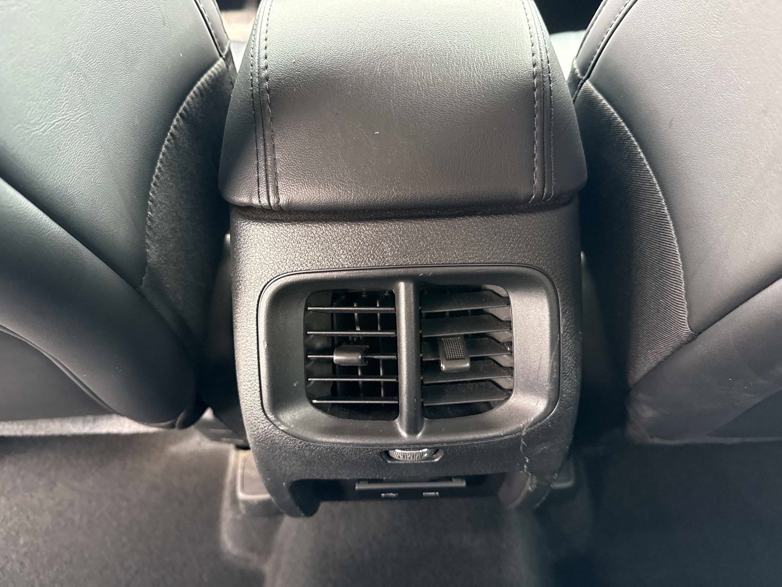 Certified 2020 Jeep Cherokee Latitude Plus w/ Cold Weather Group image 17