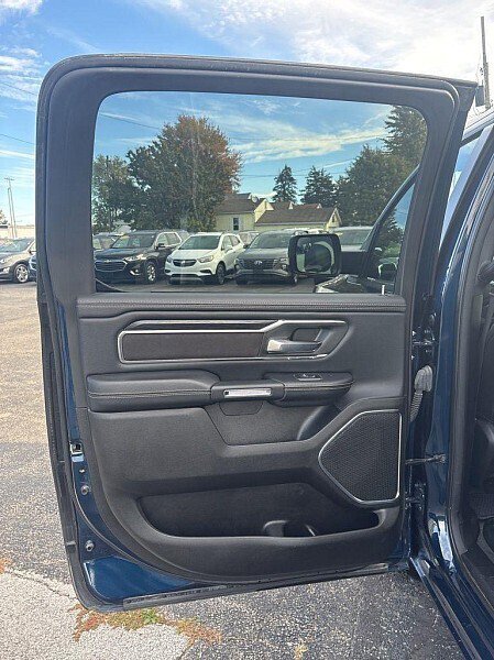 Used 2024 RAM 1500 Laramie AWD/4WD image 40