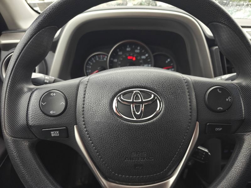 Used 2016 Toyota RAV4 LE w/ Four Season Floor Mat Package AWD/4WD image 10