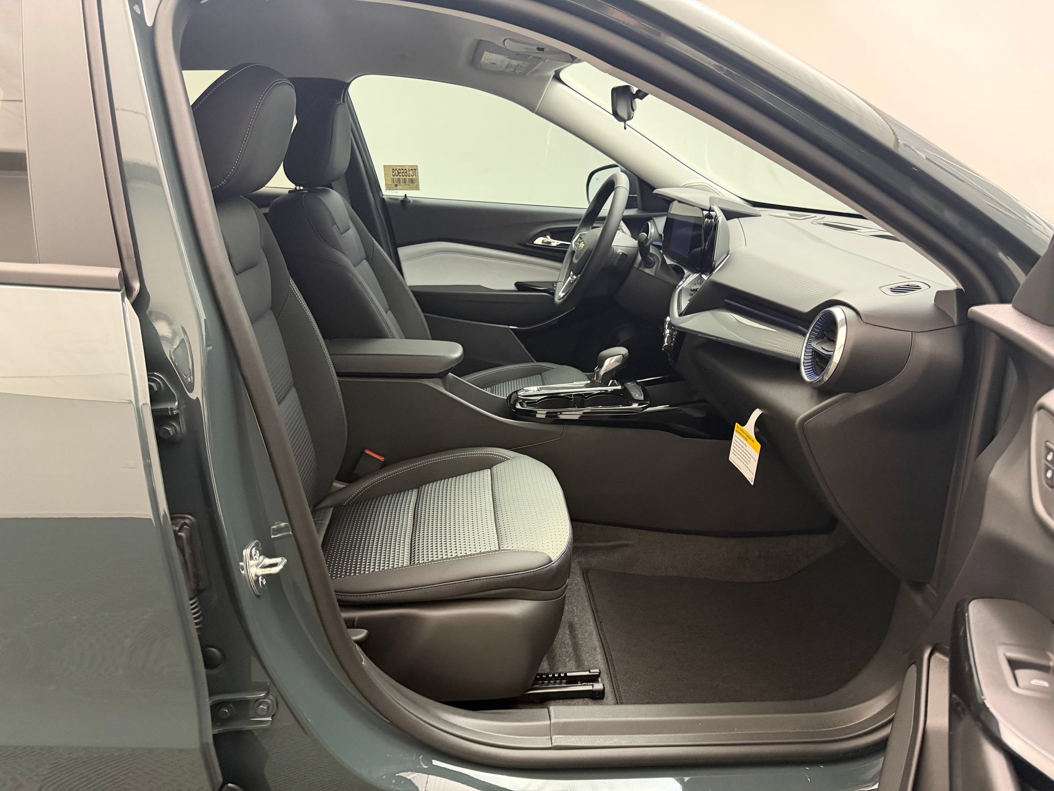 New 2026 Chevrolet Trax LT w/ Driver Confidence Package FWD image 23