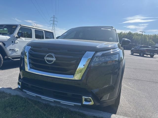 Used 2025 Nissan Pathfinder Platinum w/ Cargo Package image 11