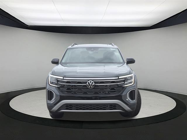 New 2025 Volkswagen Atlas Peak Edition SE image 2