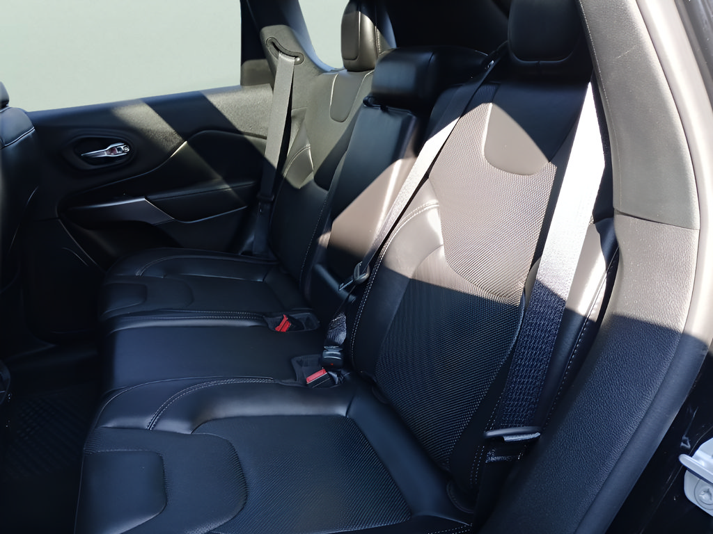 Used 2021 Jeep Cherokee Limited AWD/4WD image 28