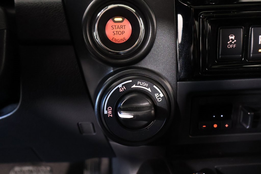 Used 2023 Nissan Titan PRO-4X w/ Pro-4x Convenience Package image 8