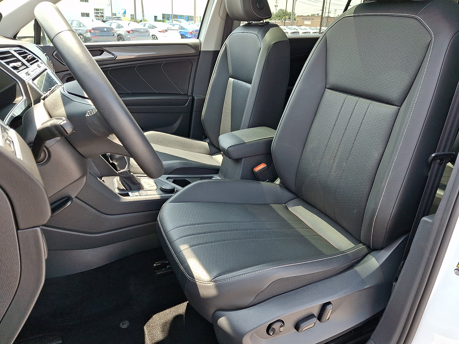 Used 2022 Volkswagen Tiguan SE AWD/4WD image 13
