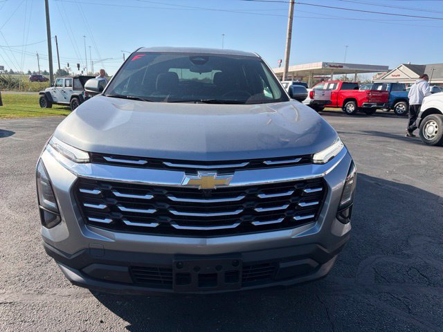 Used 2025 Chevrolet Equinox LT FWD image 2