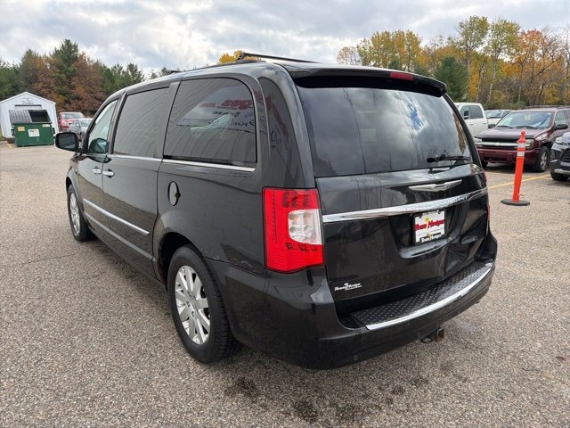 Used 2012 Chrysler Town & Country Touring-L w/ Driver Convenience Group image 9