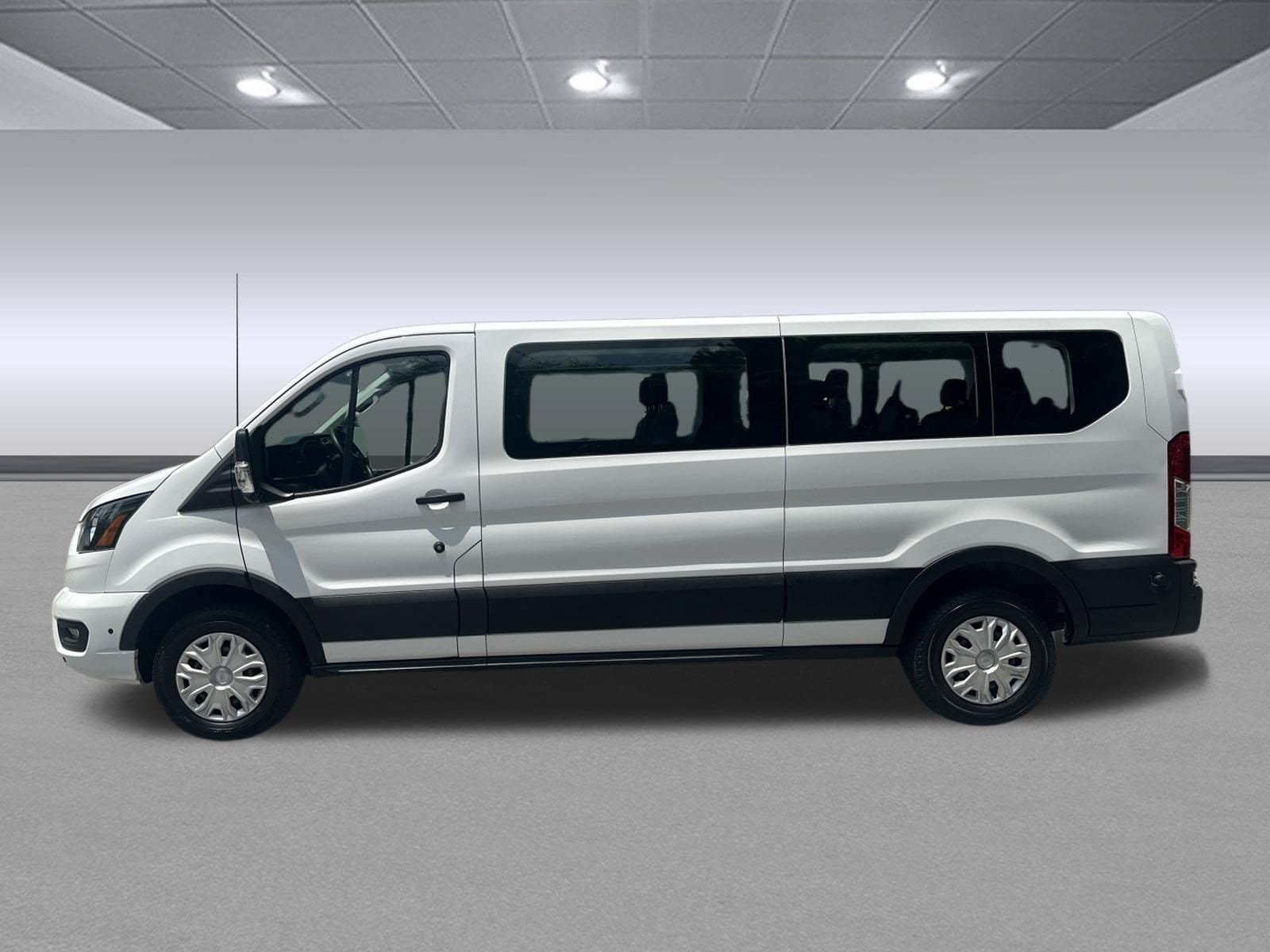 Used 2024 Ford Transit 350 XLT RWD image 8