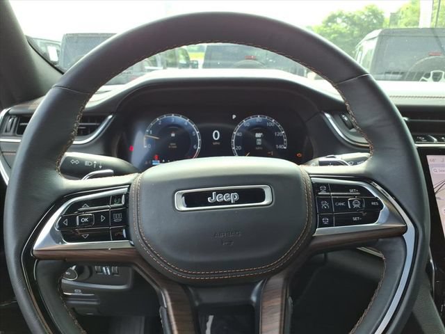 Used 2024 Jeep Grand Cherokee L Summit w/ Advanced Protech Group IV AWD/4WD image 19