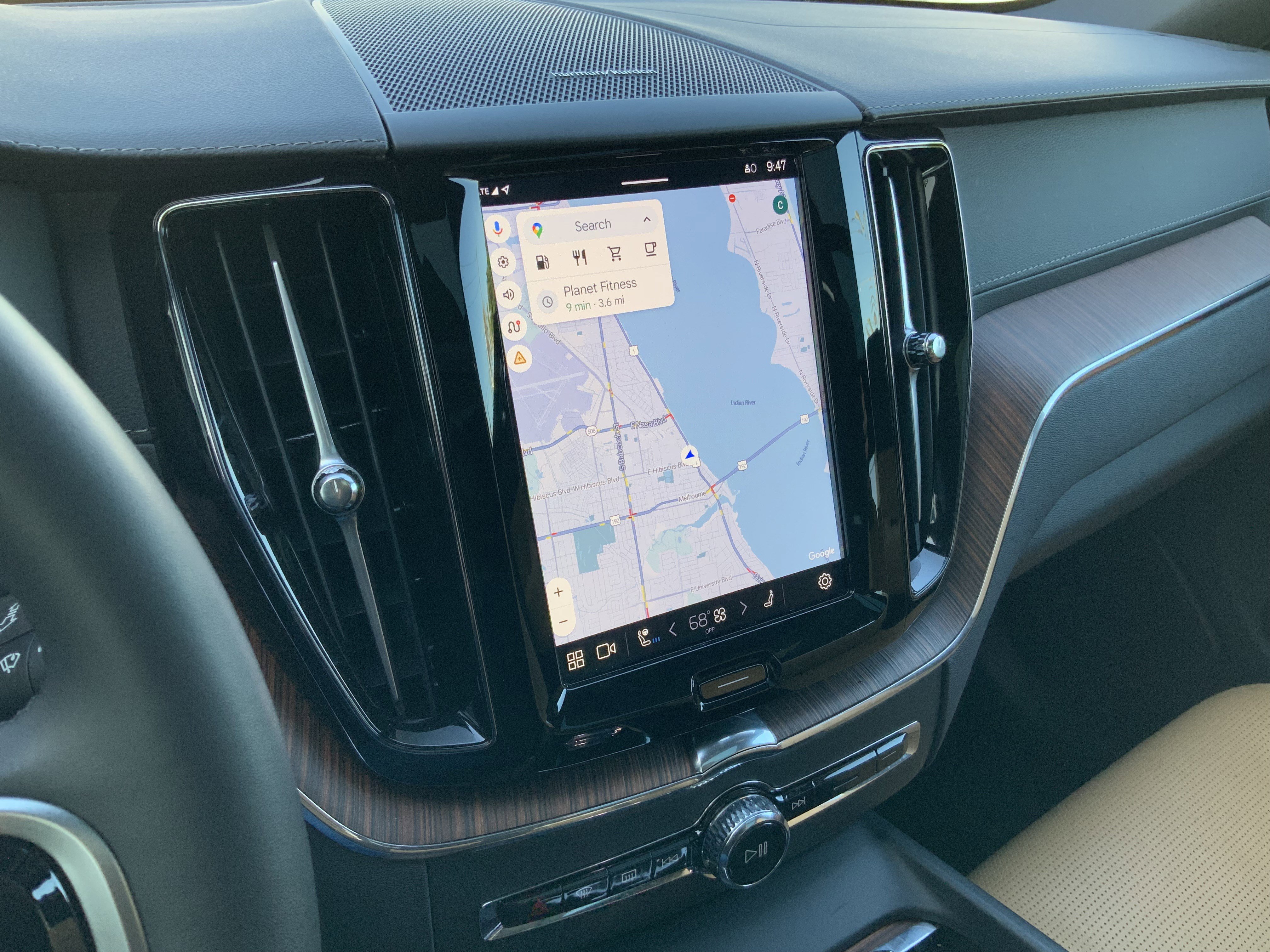 Used 2025 Volvo XC60 B5 Ultra w/ Protection Package Premier image 18