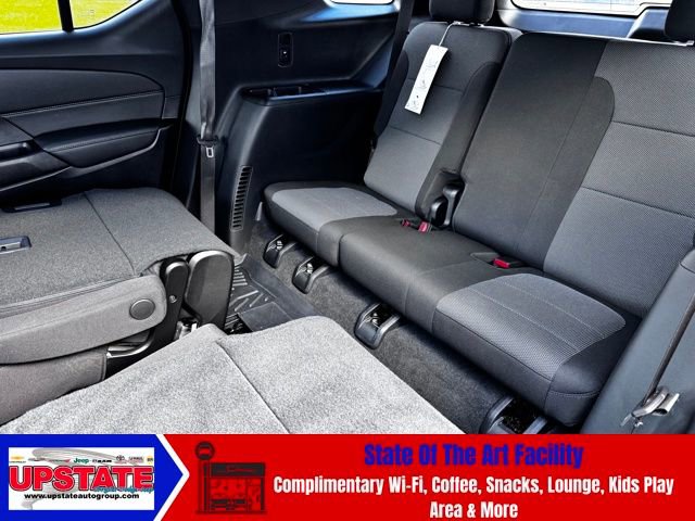 Used 2023 Chevrolet Traverse LT w/ Rear Camera Mirror Package image 25