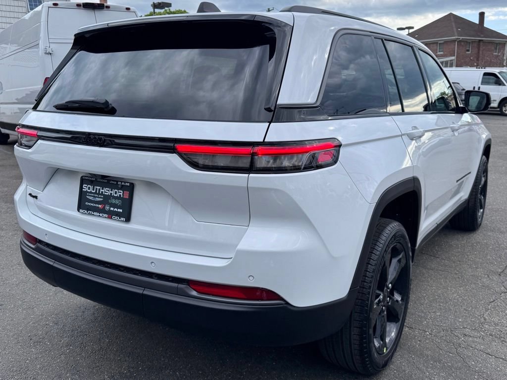 New 2026 Jeep Grand Cherokee Limited w/ Limited Altitude Package AWD/4WD image 7