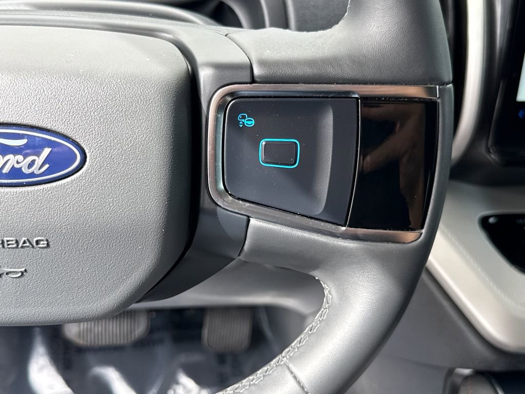 Certified 2025 Ford Expedition Active image 16