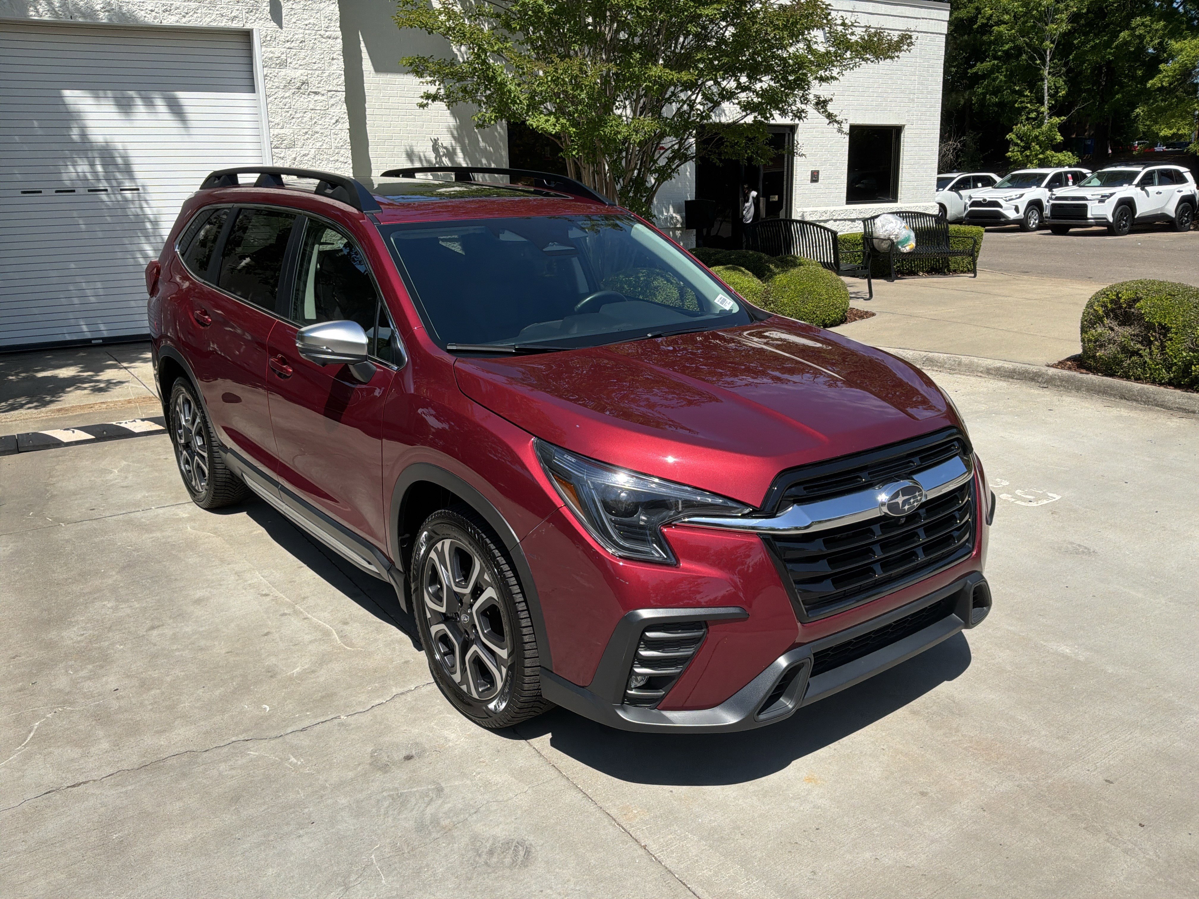Used 2023 Subaru Ascent Limited w/ Technology Package AWD/4WD image 2