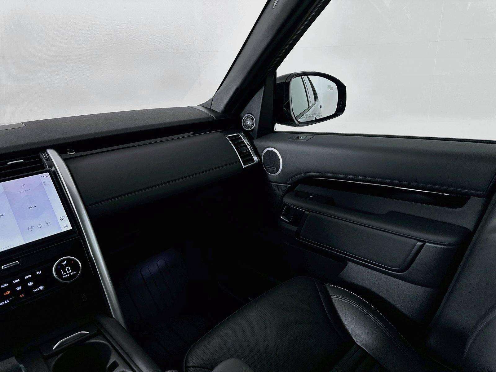 New 2026 Land Rover Discovery S AWD/4WD image 23
