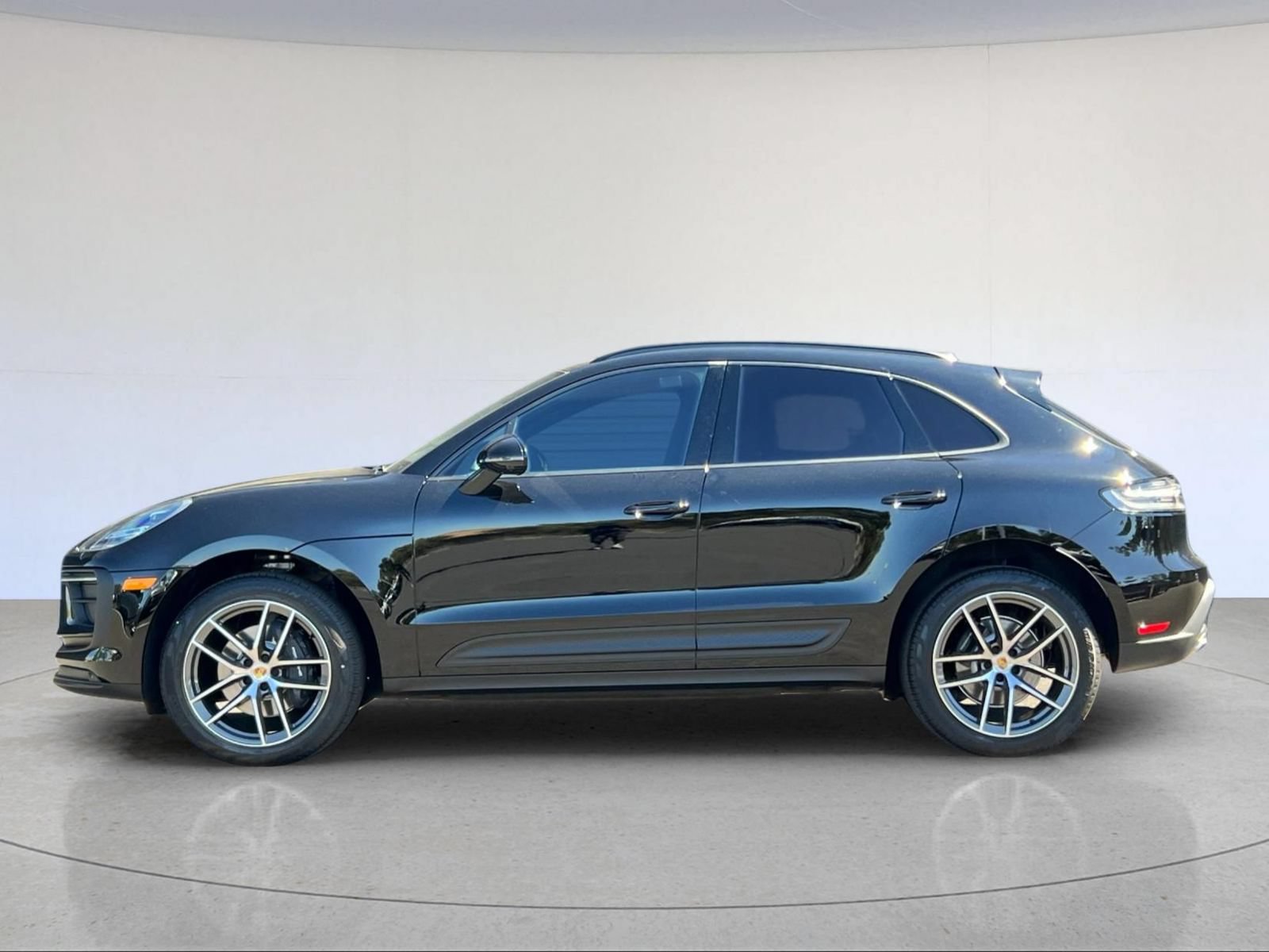 New 2026 Porsche Macan AWD/4WD image 2