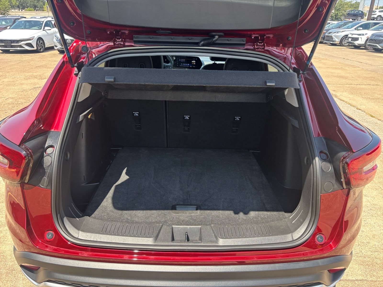 Used 2025 Chevrolet Trax LT FWD image 25
