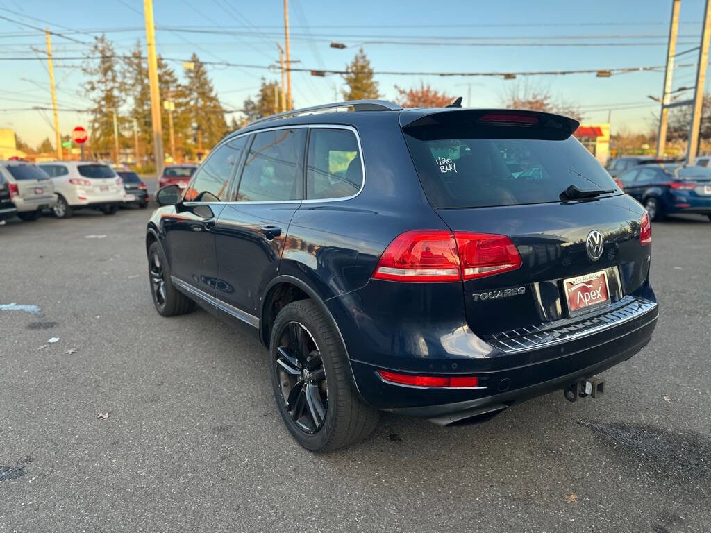Used 2013 Volkswagen Touareg Sport image 8