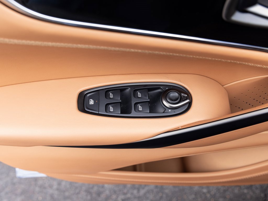 New 2025 Aston Martin DBX 707 image 18