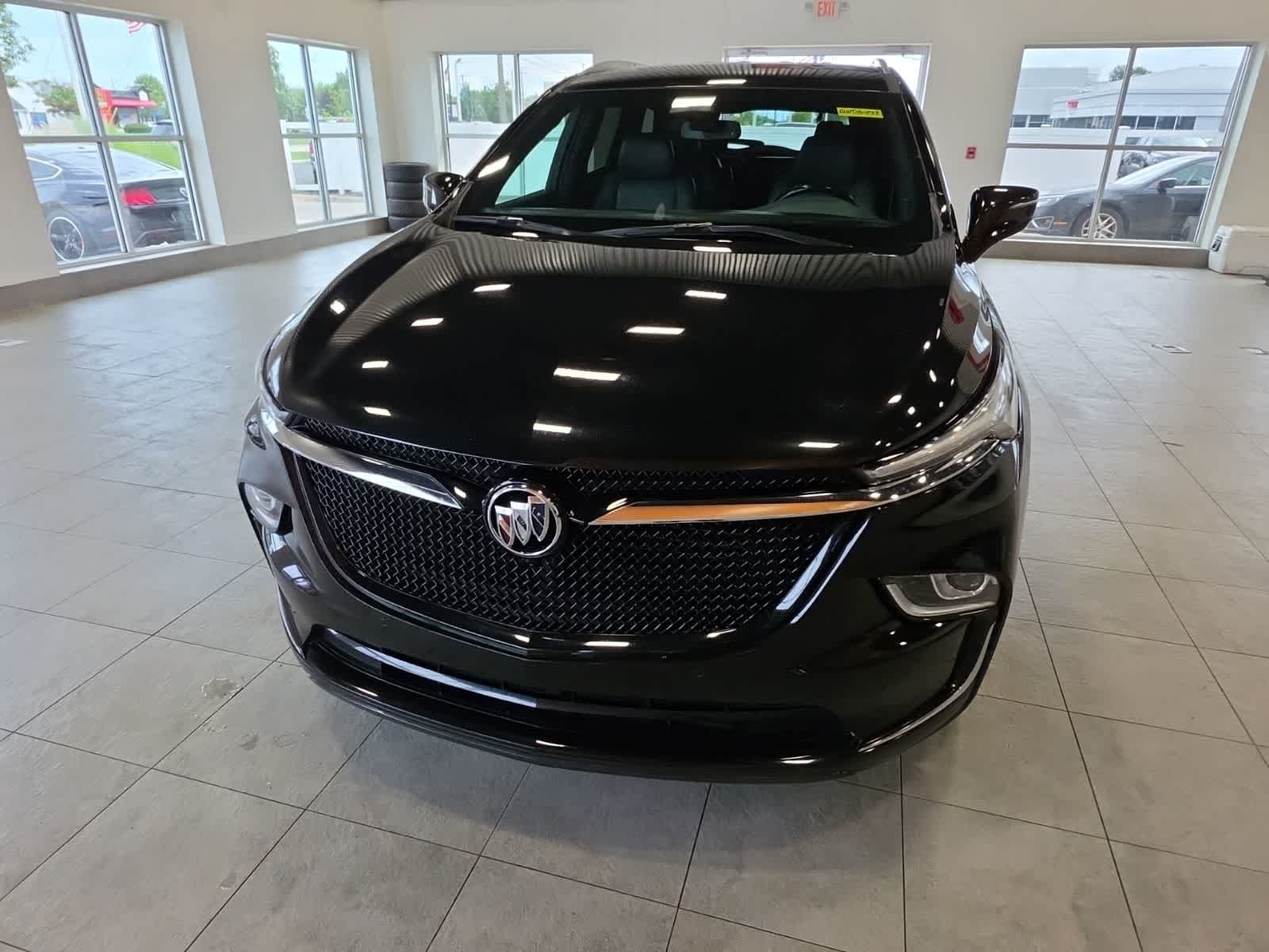 Used 2022 Buick Enclave Essence w/ Sport Touring Edition FWD image 2