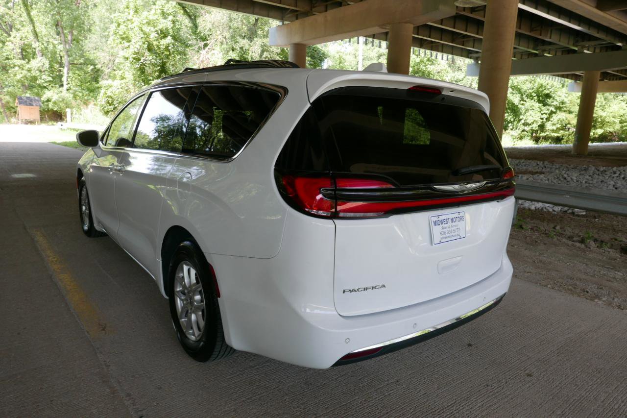 Used 2021 Chrysler Pacifica Touring-L FWD image 33