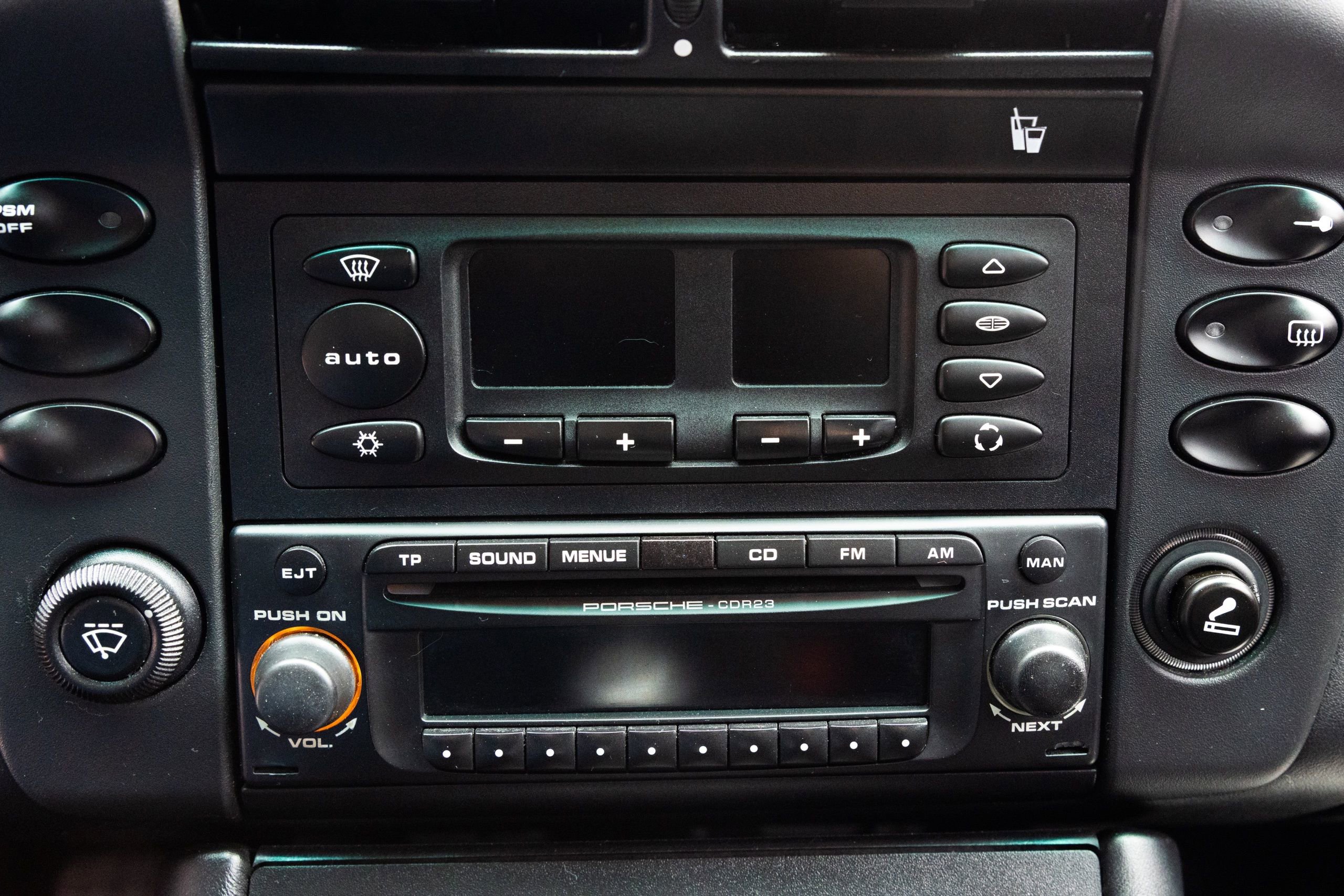 Used 2003 Porsche 911 Carrera image 3