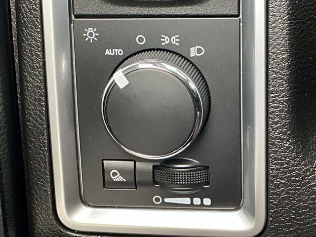 Used 2021 RAM 1500 Classic SLT AWD/4WD image 20