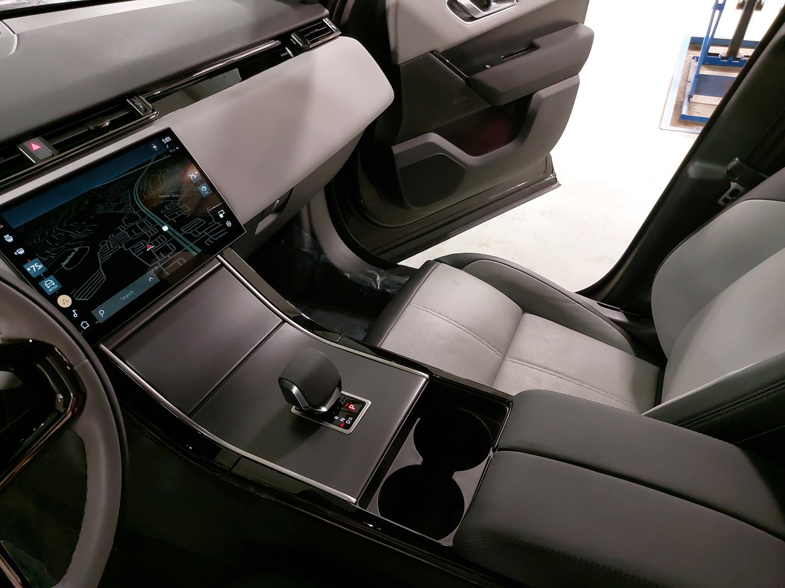 Used 2024 Land Rover Range Rover Velar Dynamic SE image 27