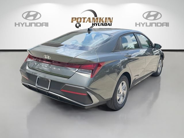 New 2026 Hyundai Elantra SE FWD image 5