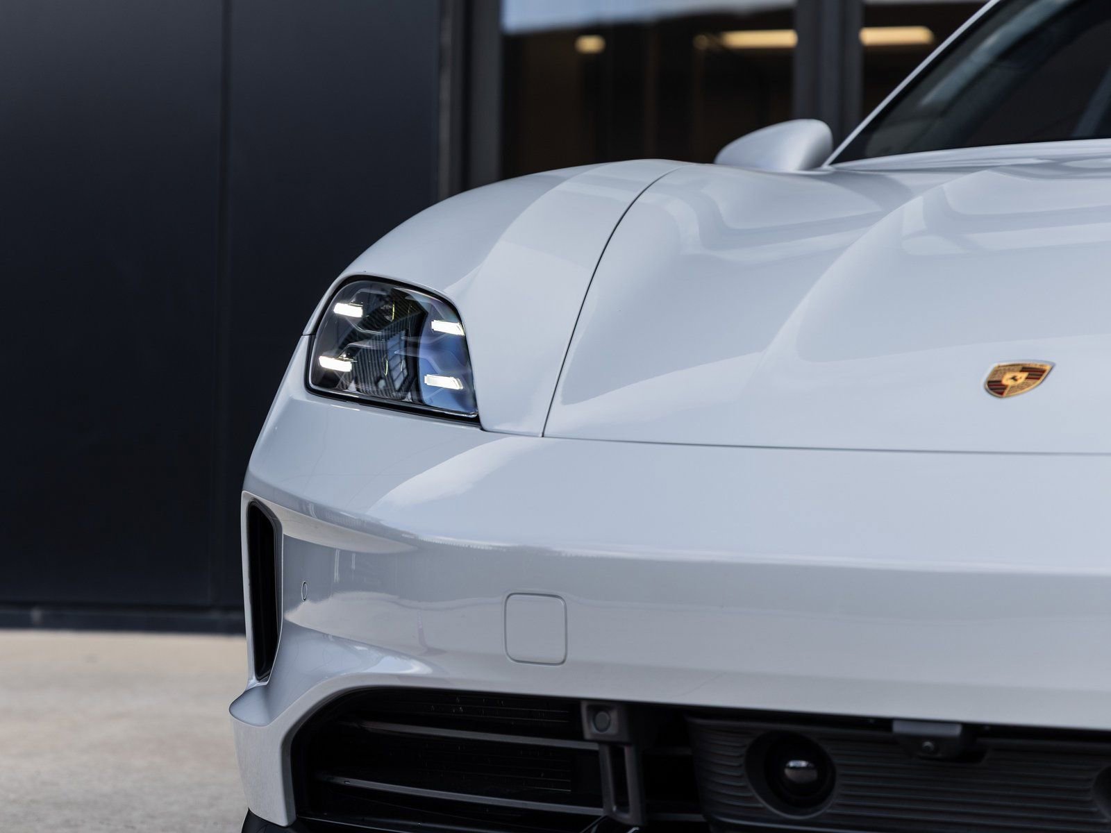 Used 2025 Porsche Taycan GTS image 18