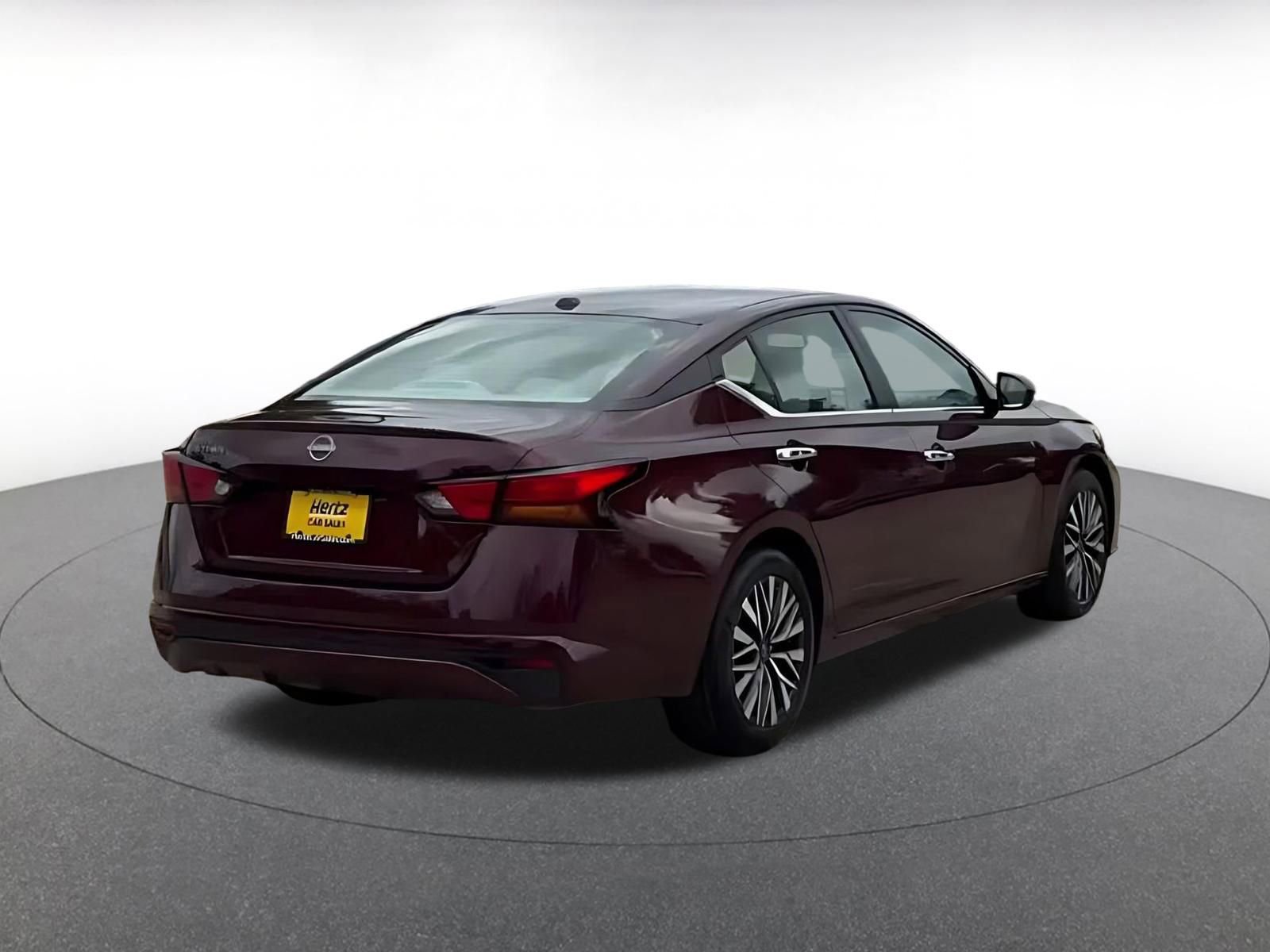 Used 2025 Nissan Altima 2.5 SV FWD image 14