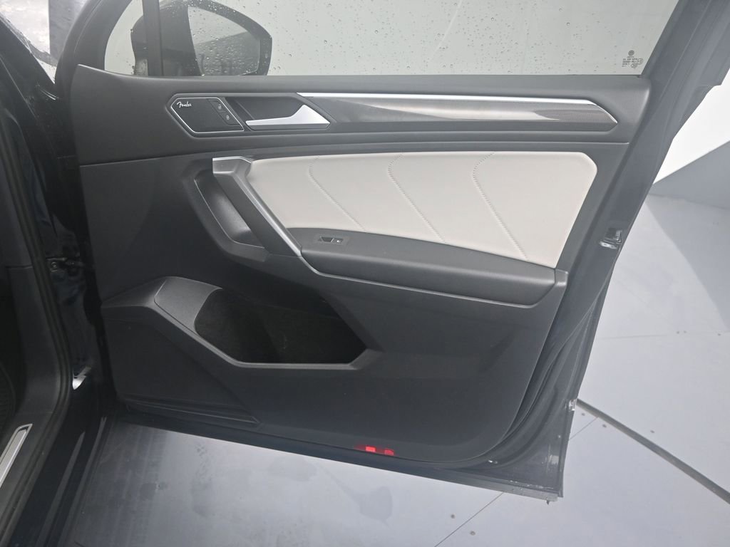 Used 2021 Volkswagen Tiguan SEL Premium R-Line image 22