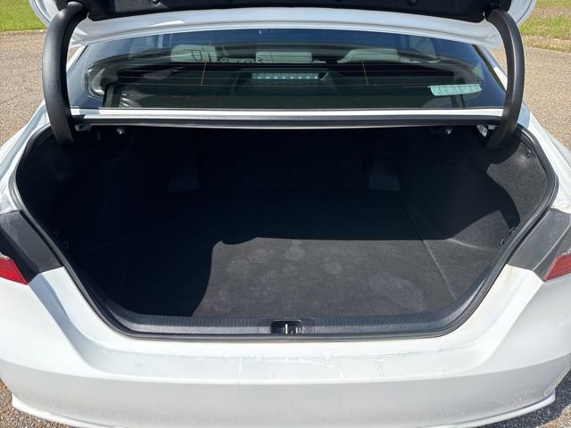 Used 2022 Toyota Camry SE image 10
